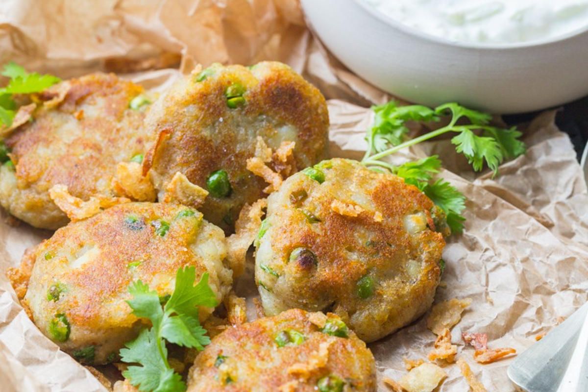 Un voyage culinaire en Inde avec Aloo Tikki et Raïta