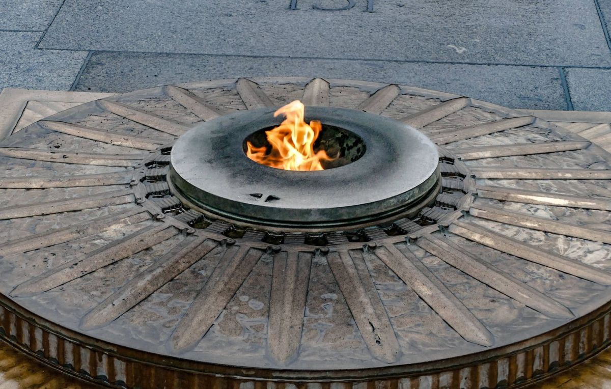 Un jeune soudanais devant la justice après plusieurs dégradations à la tombe du Soldat inconnu