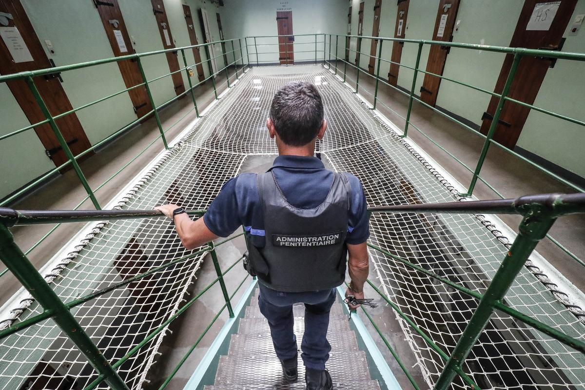 Santé mentale en prison : le cri d'alerte des surveillants de Saint-Martin-de-Ré