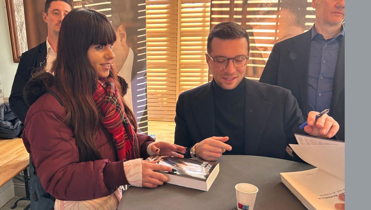 Jordan Bardella fait salle comble à La Flèche tandis que ses opposants s'organisent