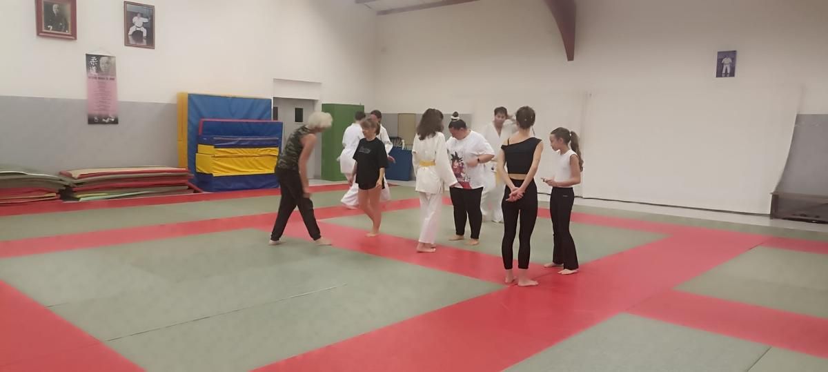 Des femmes se libèrent au dojo : la self-défense comme empowerment