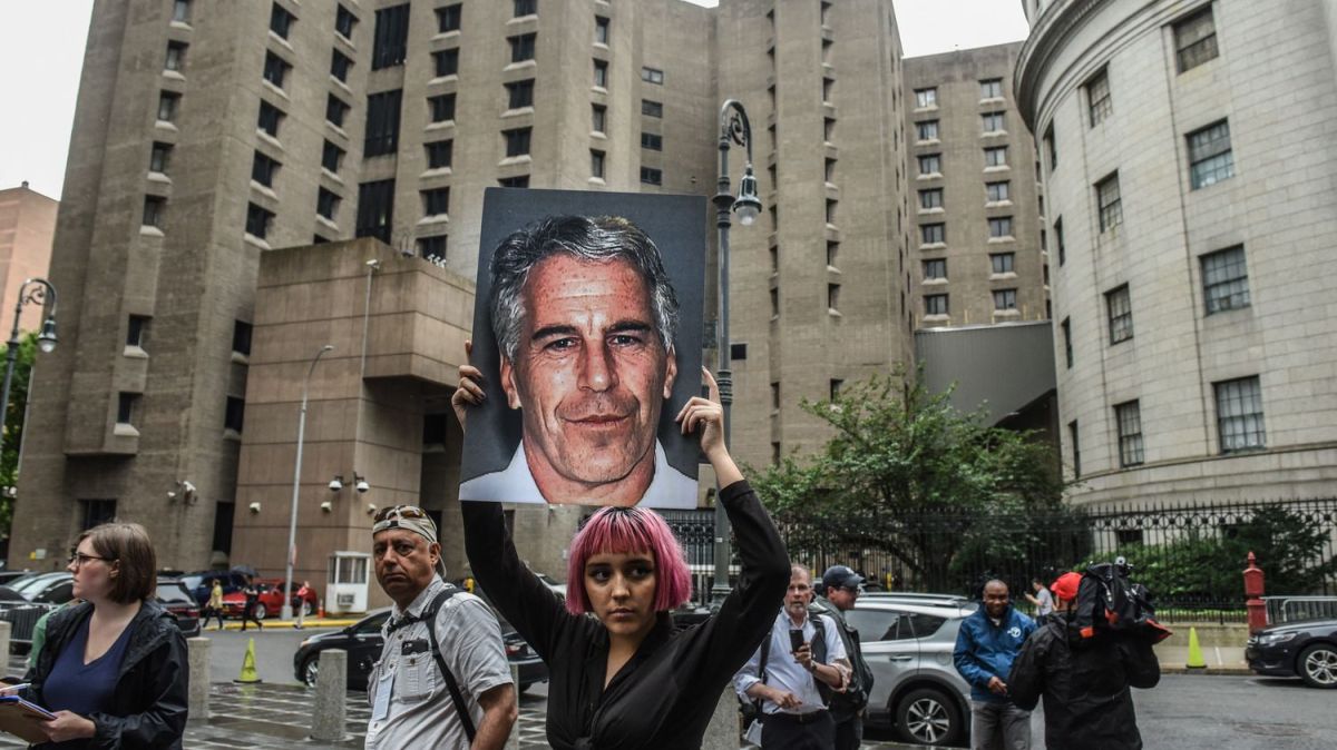 Les révélations choquantes de l'affaire Epstein : ce que disent les nouveaux documents