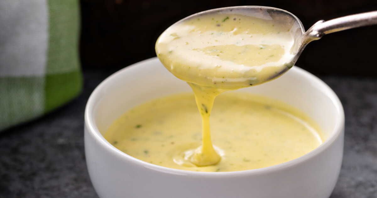 La sauce béarnaise : le secret d'une recette classique révélée