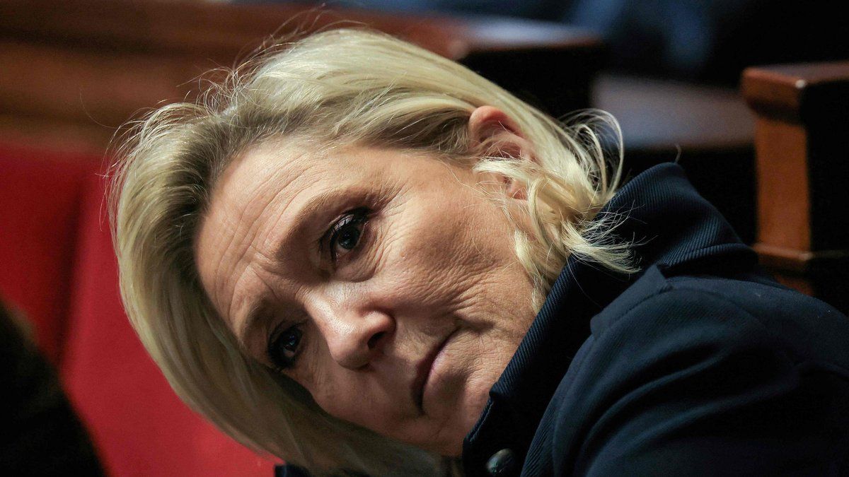 Marine Le Pen reste combative malgré son inéligibilité