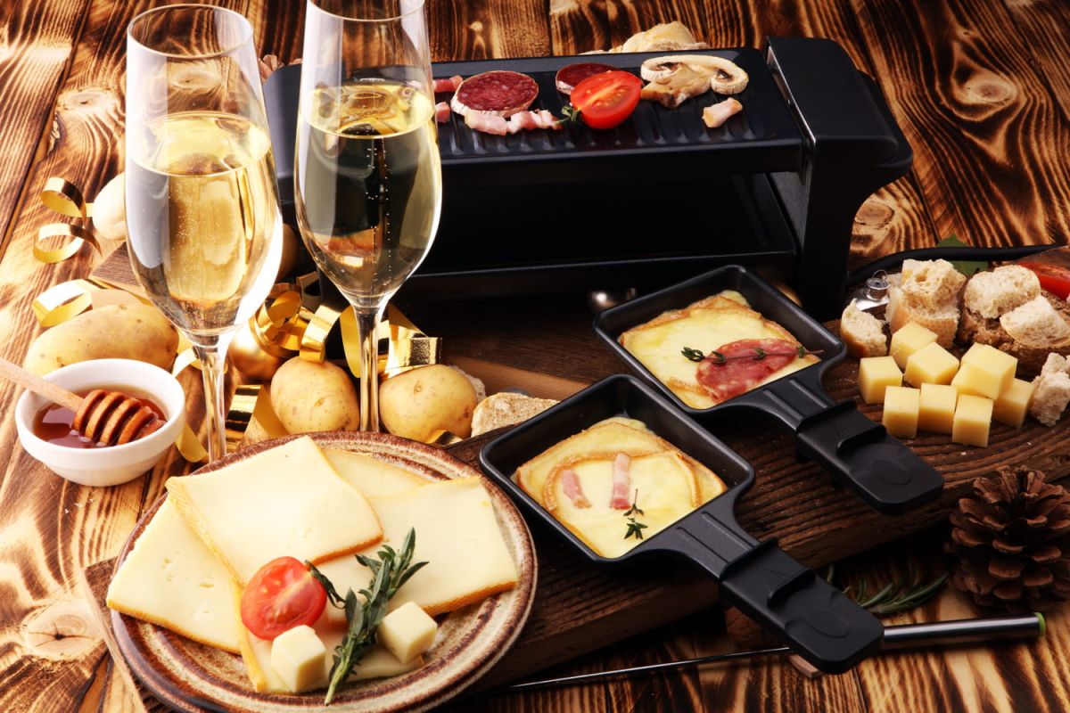 Réinventez la raclette de Noël : des idées pour un festin chaleureux