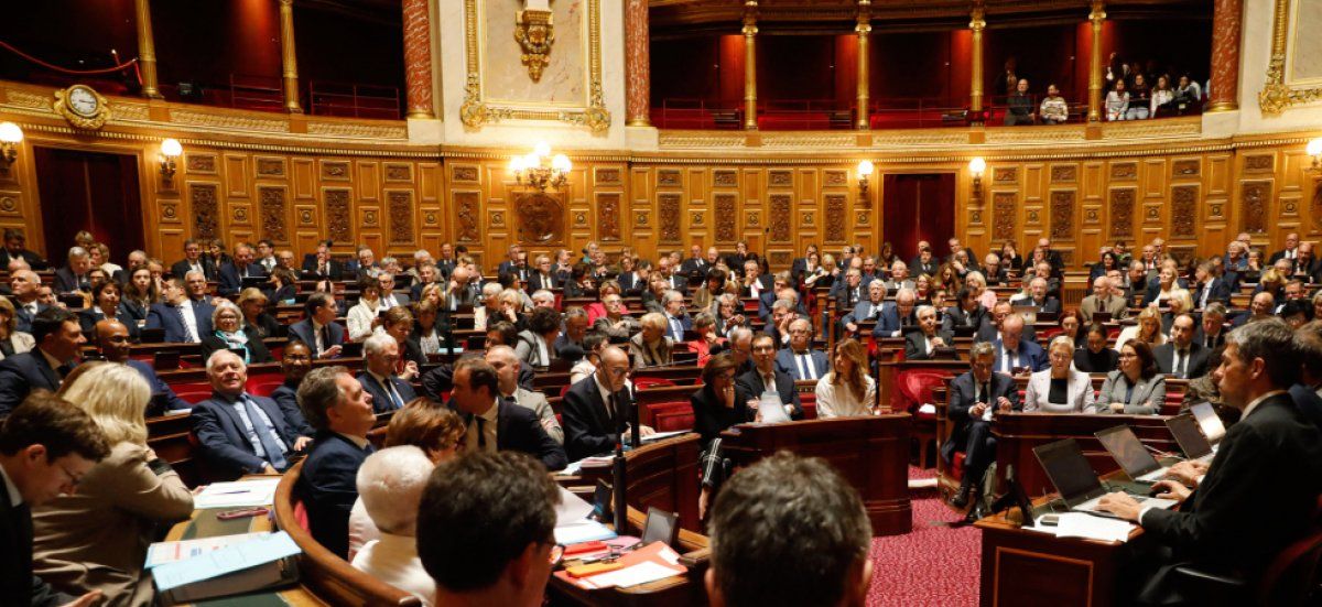 Le Sénat impose une heure de travail supplémentaire : un débat houleux s'ouvre
