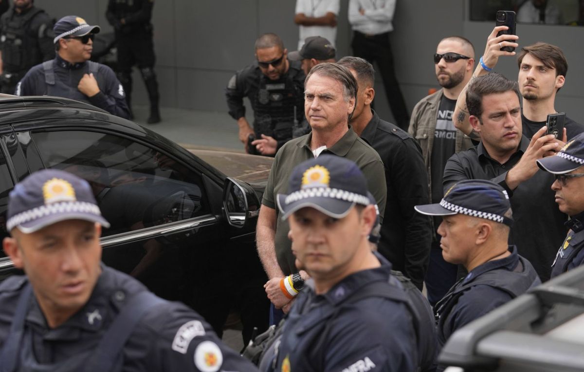 Jair Bolsonaro de retour derrière les barreaux après une tentative de fuite inattendue