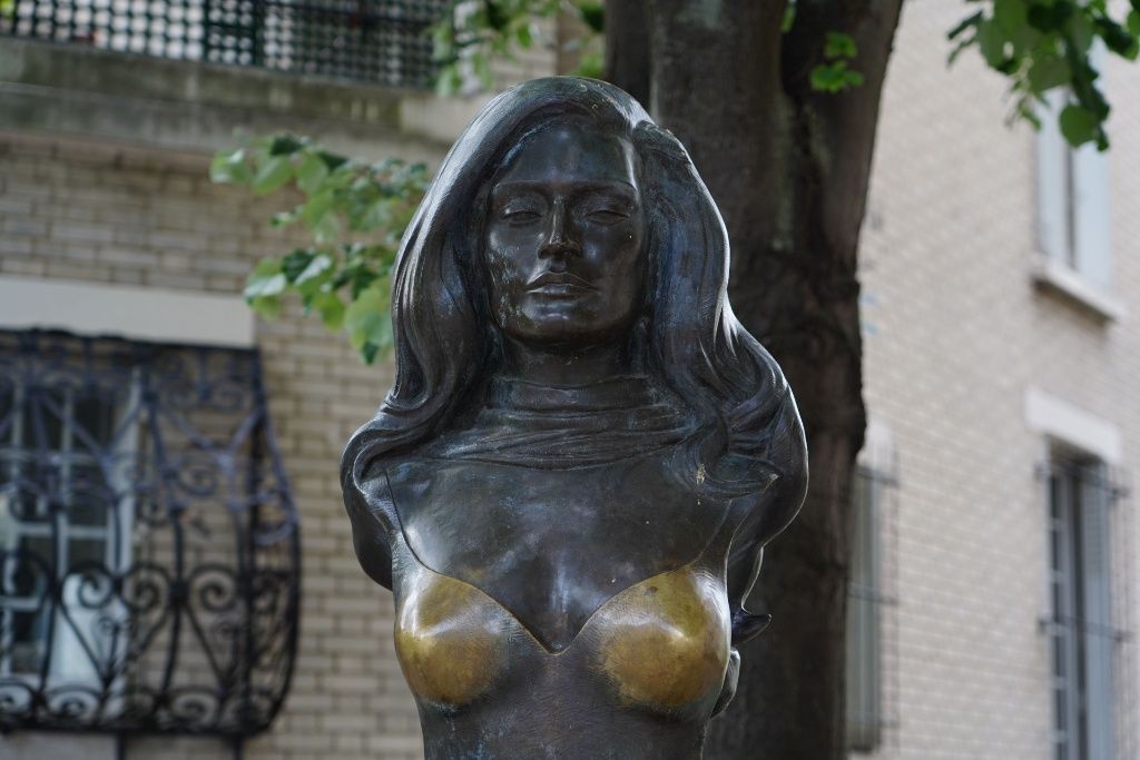 Des élus écolos demandent la fin des attouchements sur le buste de Dalida