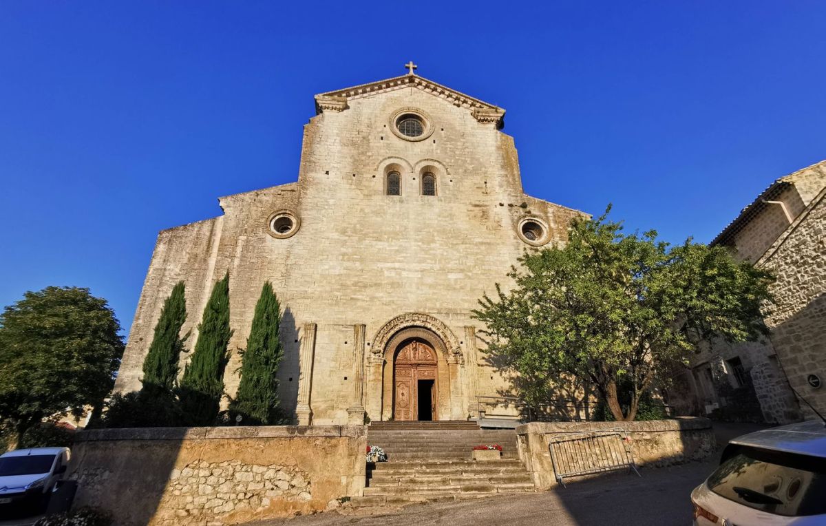 Une découverte fascinante à Montmoiron : une crypte méconnue sous l’église
