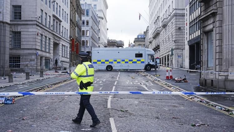 Un conducteur plonge dans la foule à Liverpool : 134 blessés après la célébration du titre