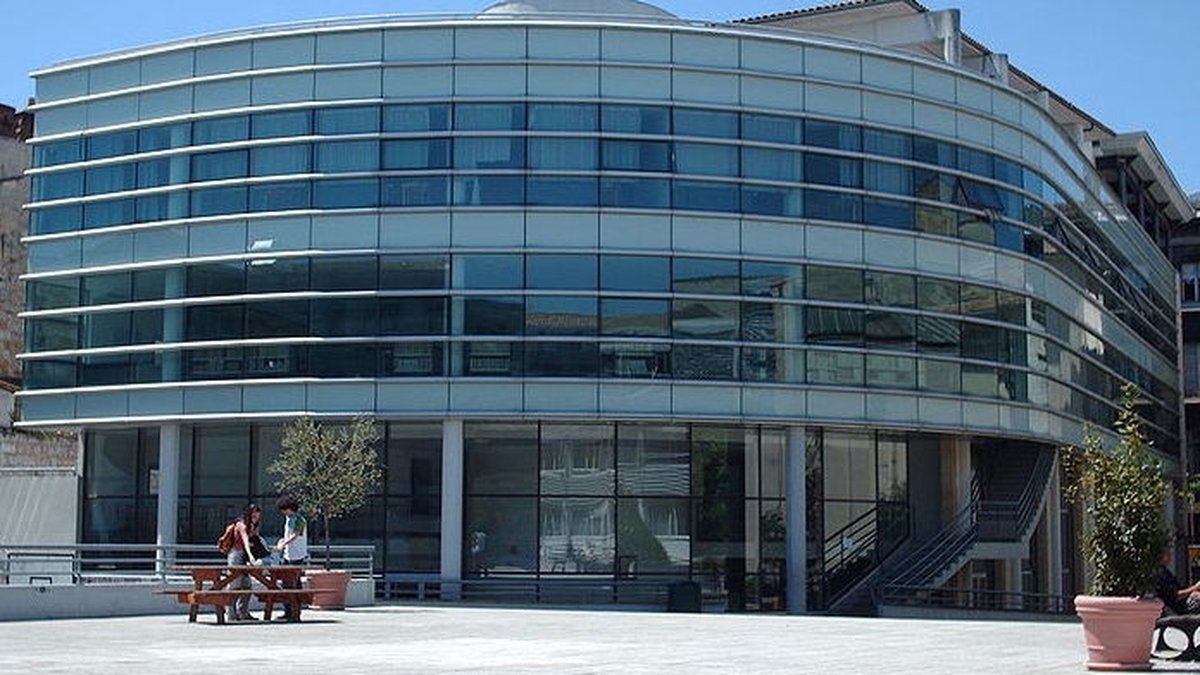 Tragédie au lycée Montaigne : un élève de 17 ans retrouvé mort dans la cour