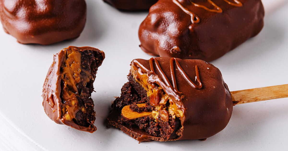 Préparez des snickers glacés maison irrésistibles et sains