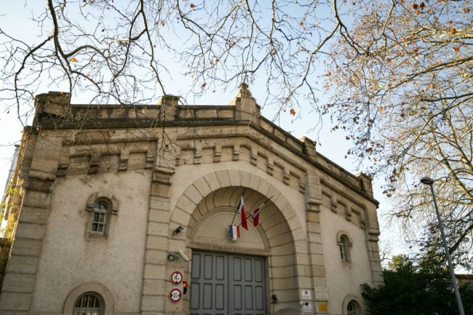 Une évasion audacieuse à la prison de Dijon : deux détenus s'échappent avec une scie à métaux