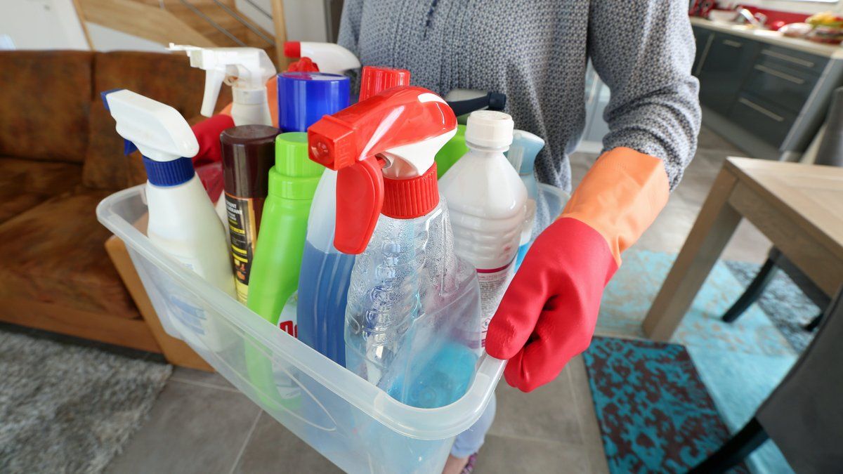 Des pesticides interdits persistent dans nos logements