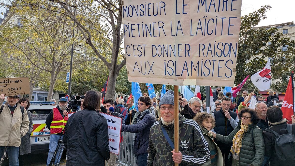 À Béziers, la crèche de Noël crée la controverse entre tradition et laïcité