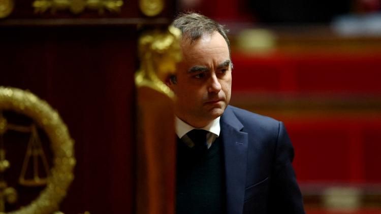 Sébastien Lecornu annonce une réforme de la communication de l'État pour des économies significatives