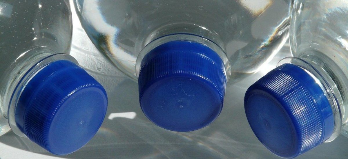 Quatre marques d’eau minérale rappelées pour défaut de fabrication