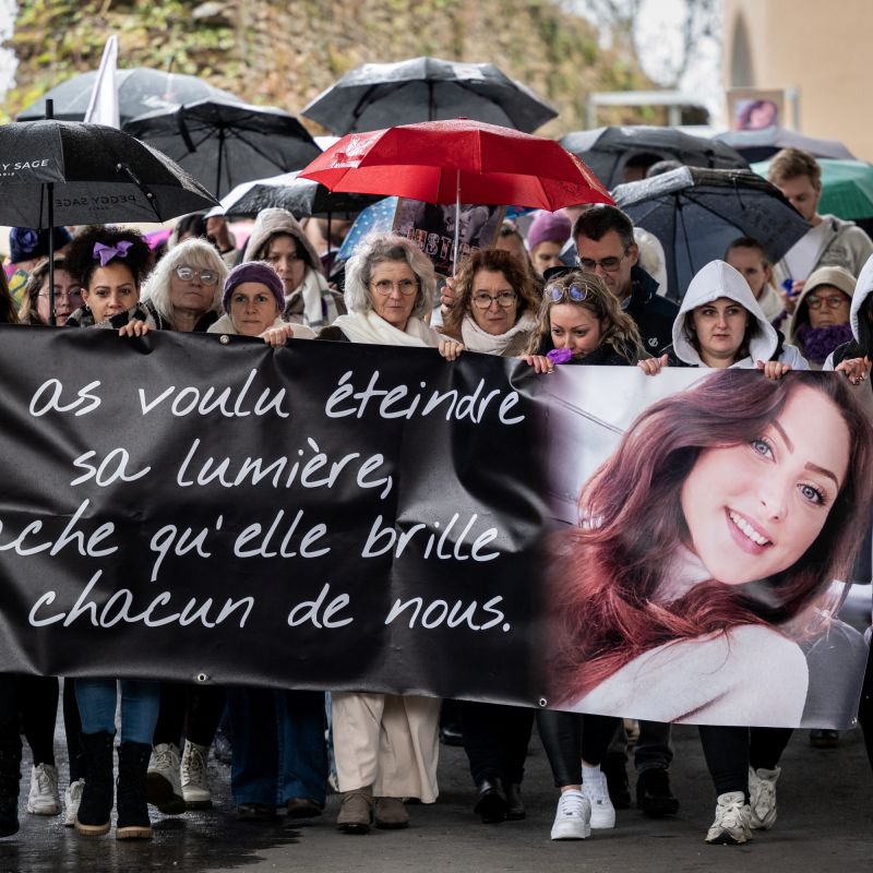 Marche blanche en mémoire de Zaia : un appel à l'unité contre les féminicides