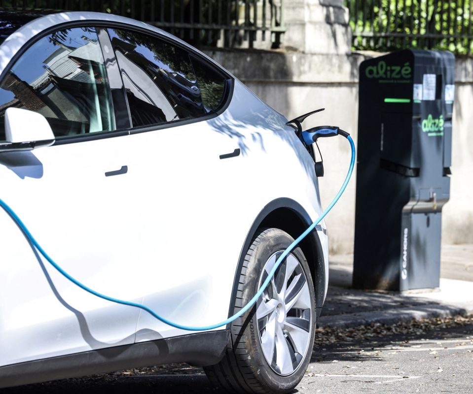 La France pourrait-elle bientôt taxer les kilomètres des voitures électriques ?