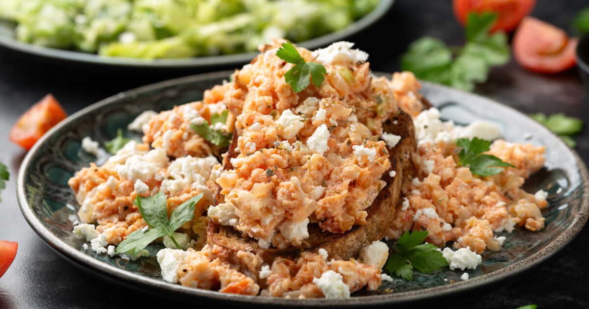 La strapatsada : un délice grec à savourer