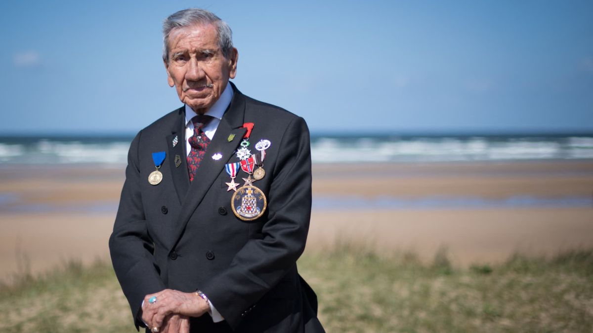 Hommage à Charles Norman Shay, vétéran amérindien du D-Day décédé à 101 ans
