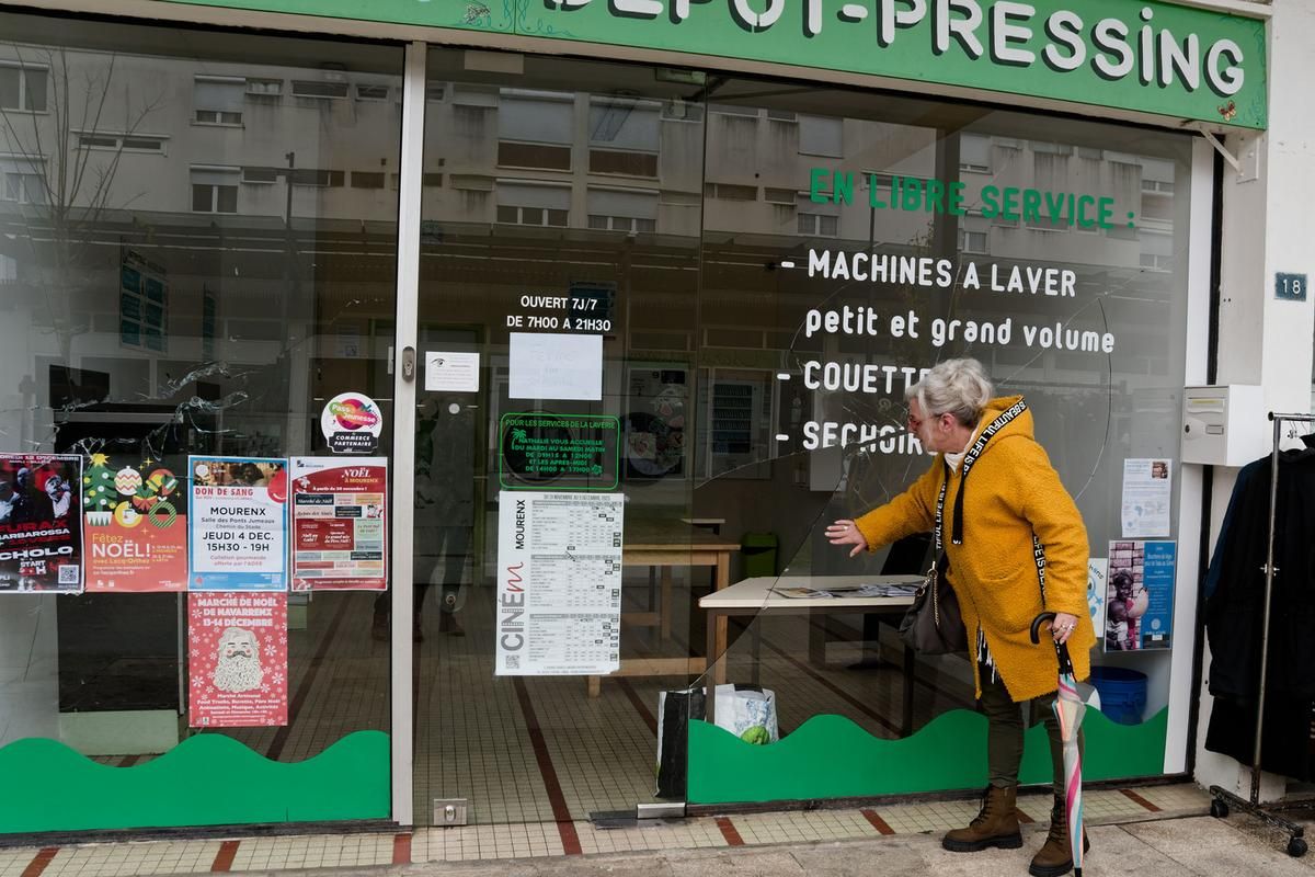 Mourenx sous le choc : une série de vitrines brisées par un vandale