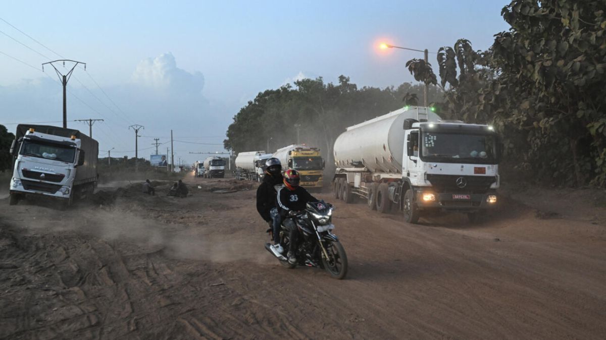 Recrudescence des attaques jihadistes au Mali : un convoi de carburant en flammes