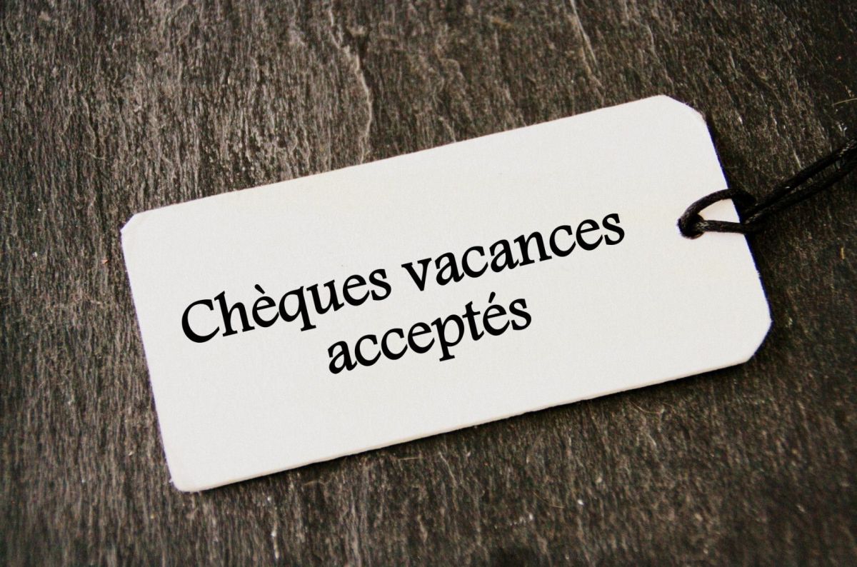 La fin des chèques-vacances pour les retraités : une décision controversée