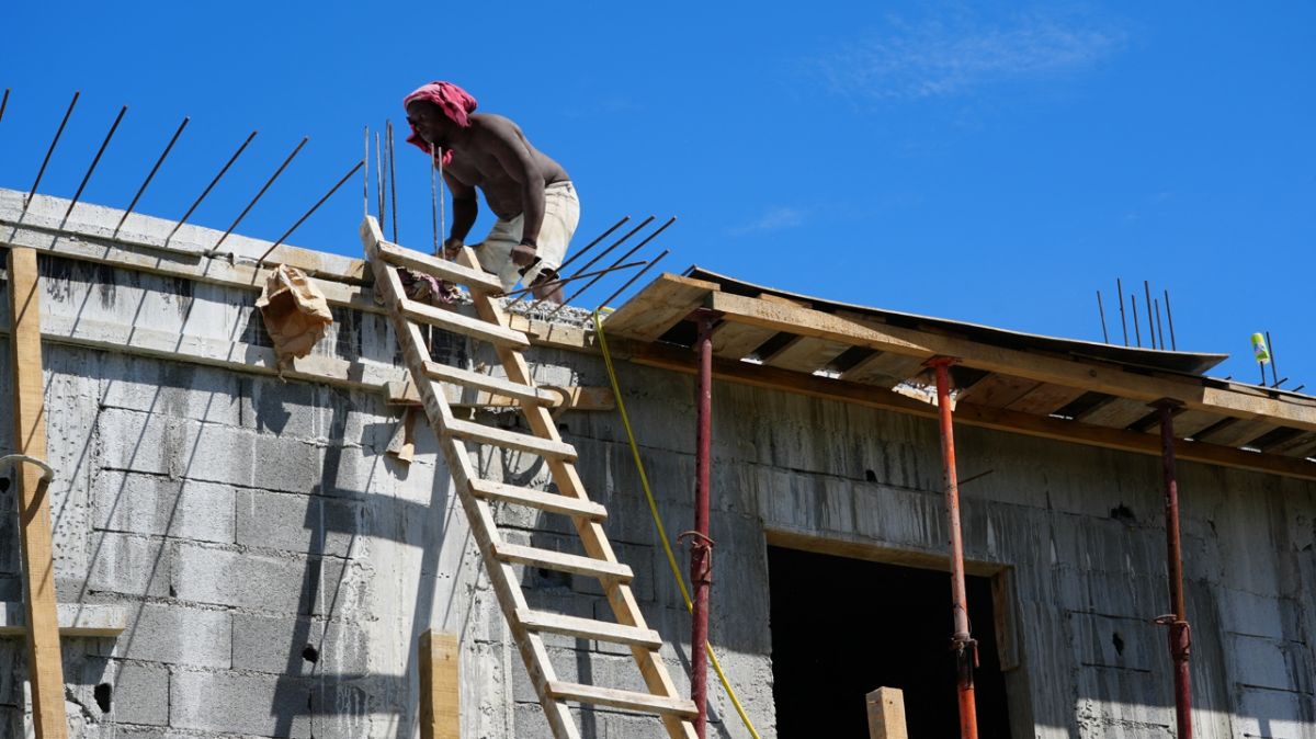 Mayotte : un an après le cyclone Chido, la reconstruction est encore en attente