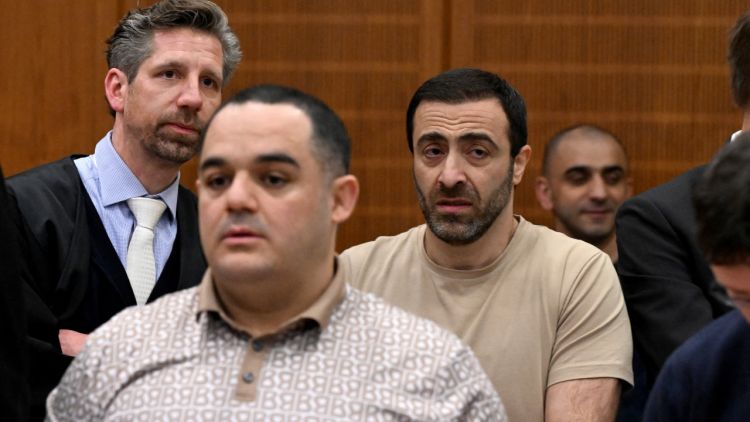 Trois hommes jugés pour espionnage en faveur de Moscou : une affaire troublante