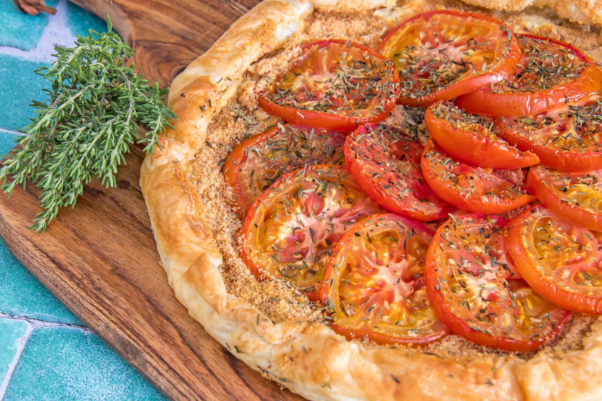 La tarte à la tomate parfaite : l'astuce infaillible pour éviter l'eau