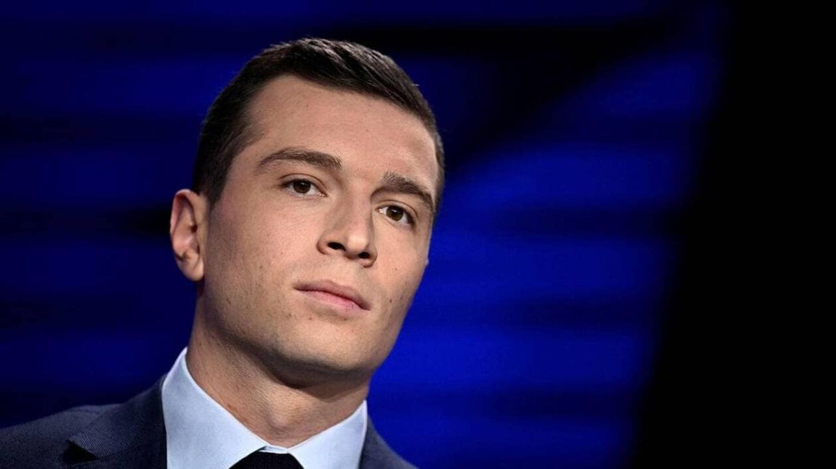 Jordan Bardella s'installe à Caen pour une dédicace controversée