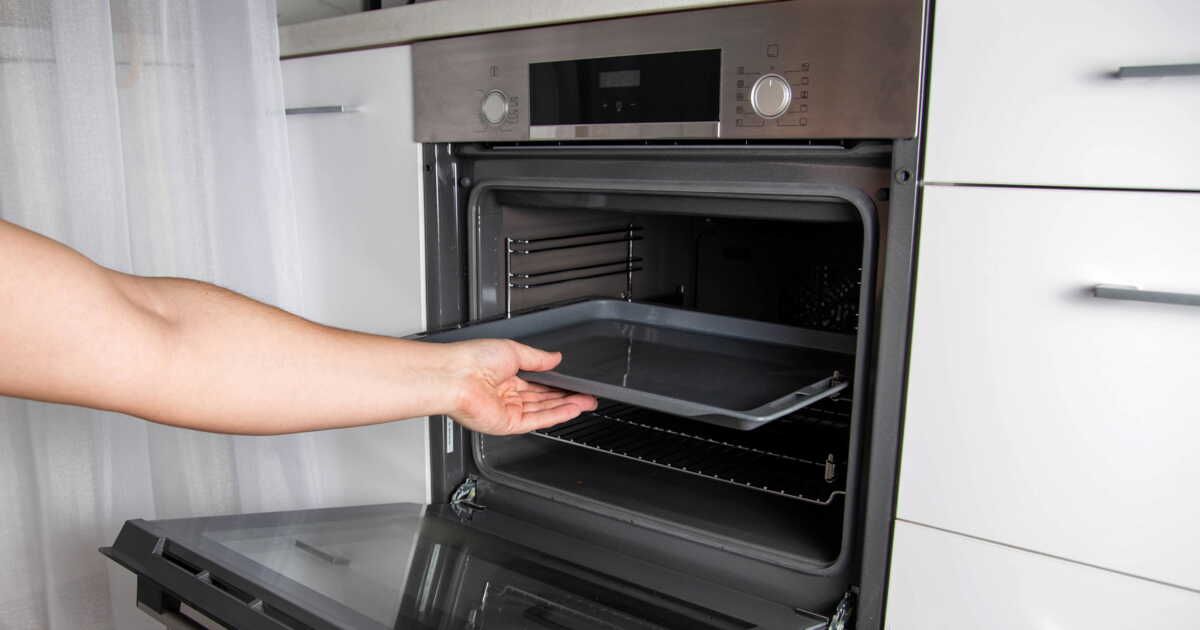 Comment nettoyer efficacement la plaque de votre four ?