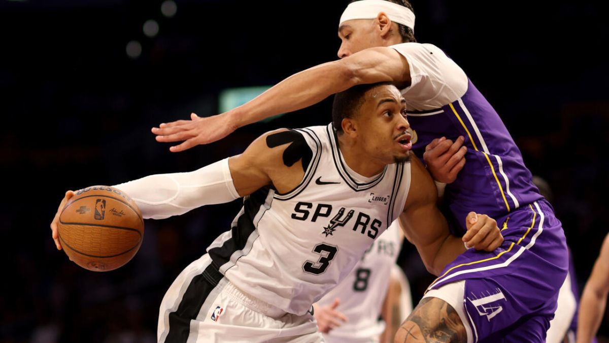 Les Spurs surprises : victoire éclatante contre les Lakers et direction Las Vegas