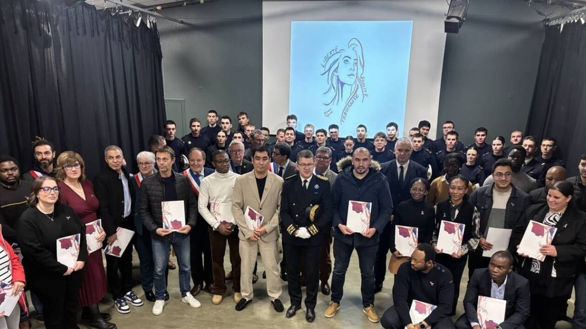 La cérémonie émouvante d'accueil des nouveaux Français à Cherbourg