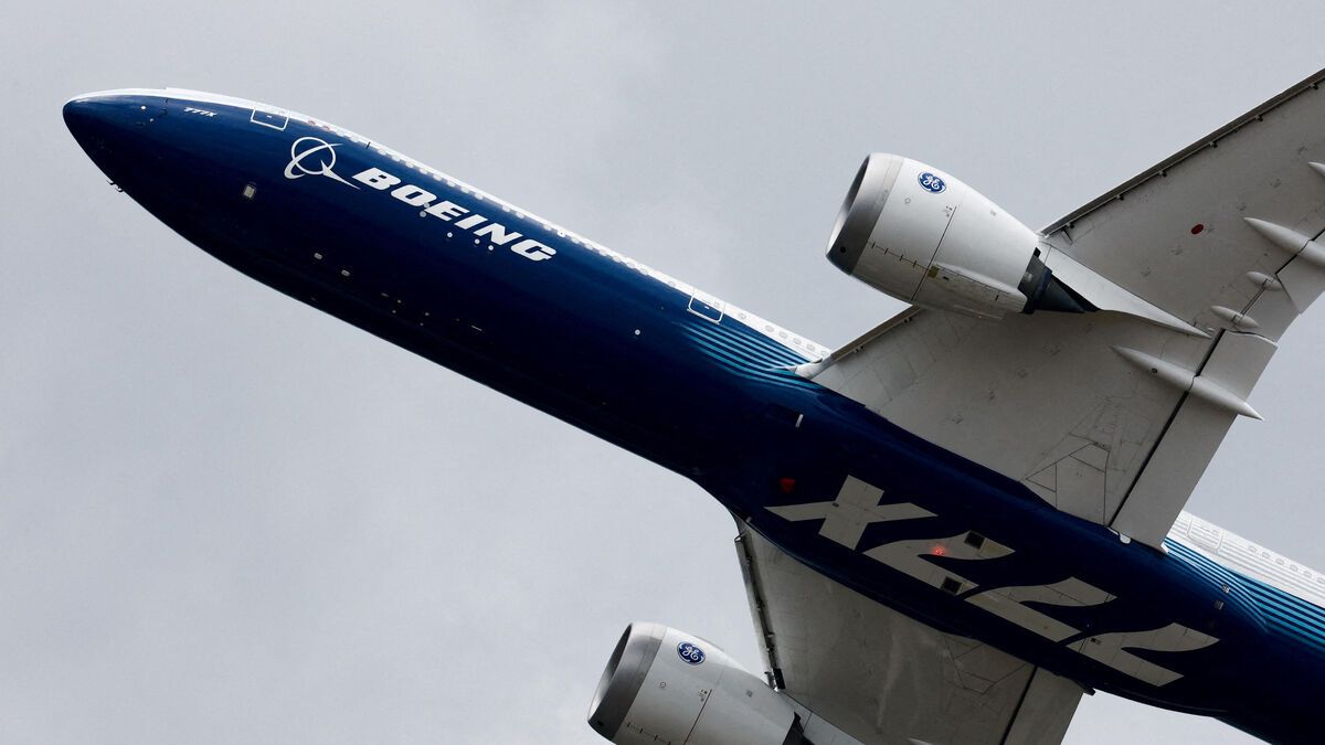 Incident au décollage : un Boeing 777 ramené en urgence après une défaillance de moteur