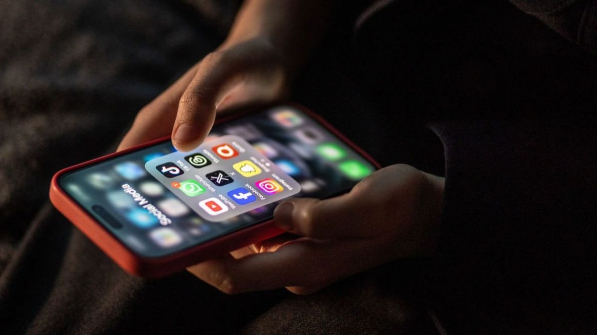 La France face à TikTok et Snapchat : une interdiction aux moins de 15 ans en question