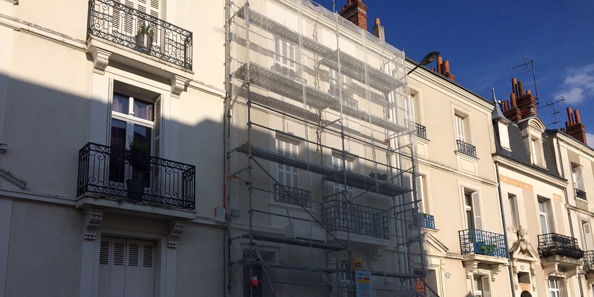 Ravalement de façade : l'art du nettoyage pour préserver votre maison