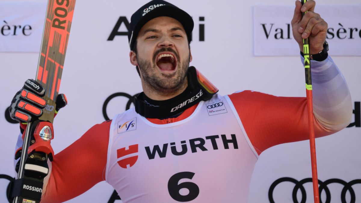 Loïc Meillard triomphe à Val d'Isère et offre un triplé spectaculaire à la Suisse