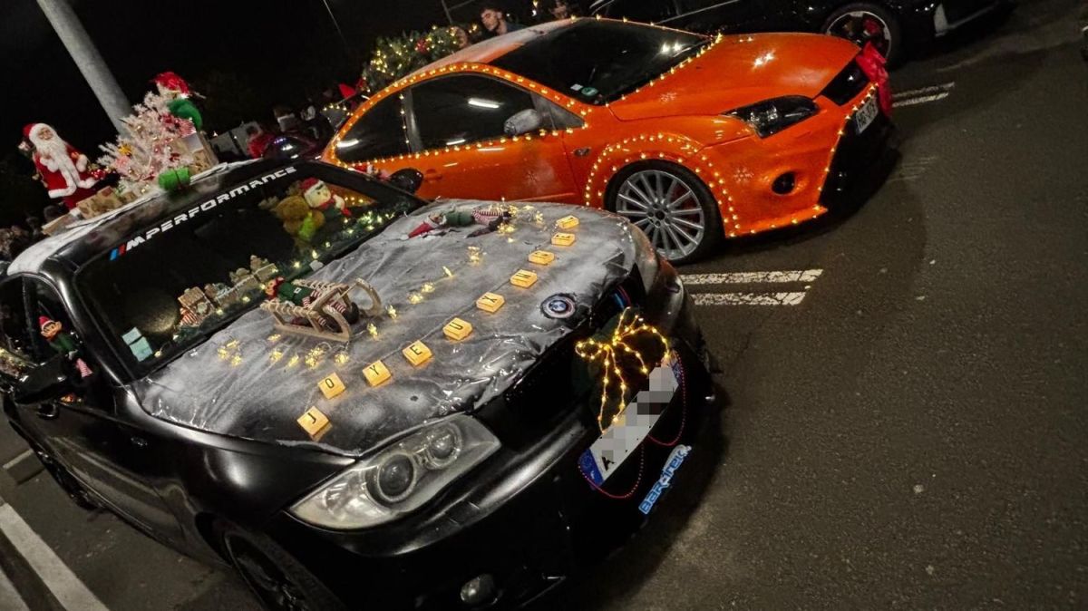 La tendance pétillante des voitures décorées pour Noël fait des émules en France