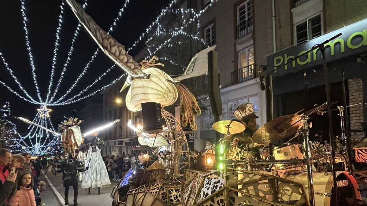 La parade lumineuse envoûtante de Flers attire les foules