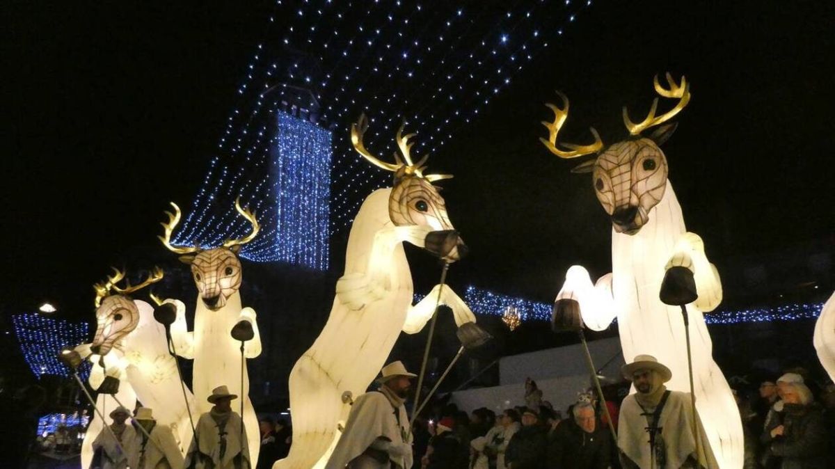 Vire s'illumine pour Noël : la magie de la parade nocturne