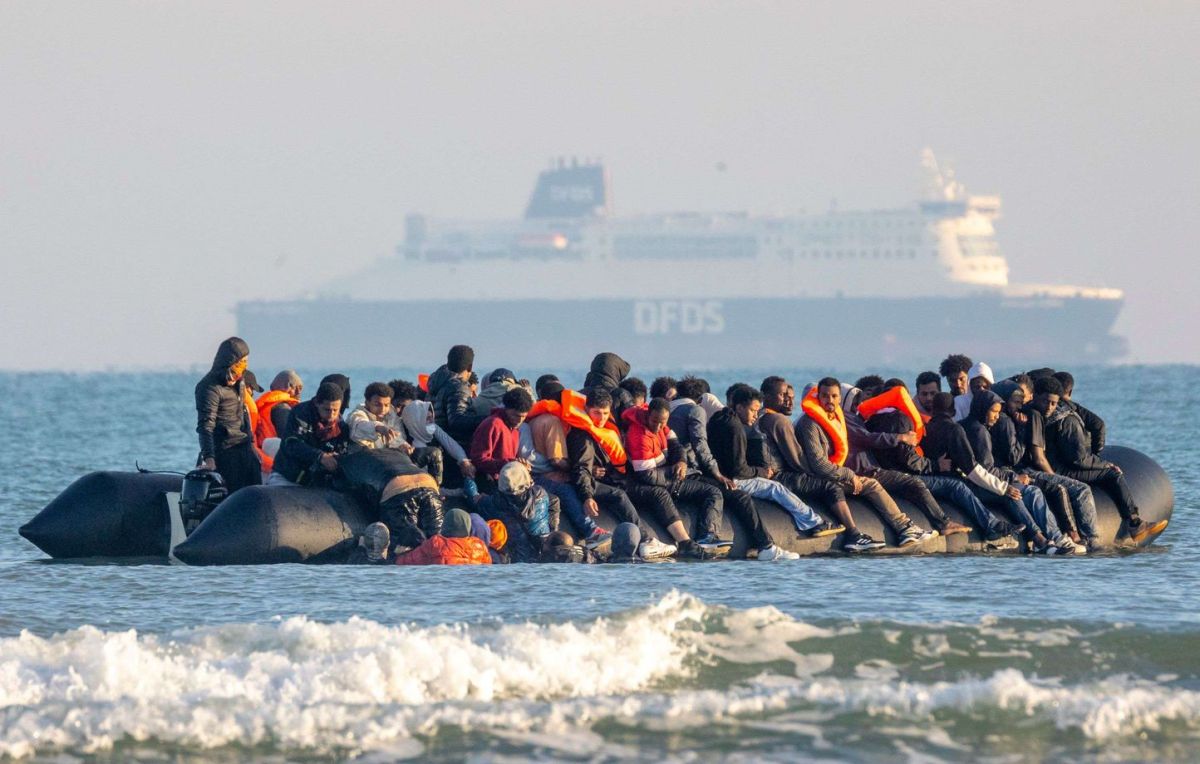 Une vague de migrants traverse la Manche après un mois de calme