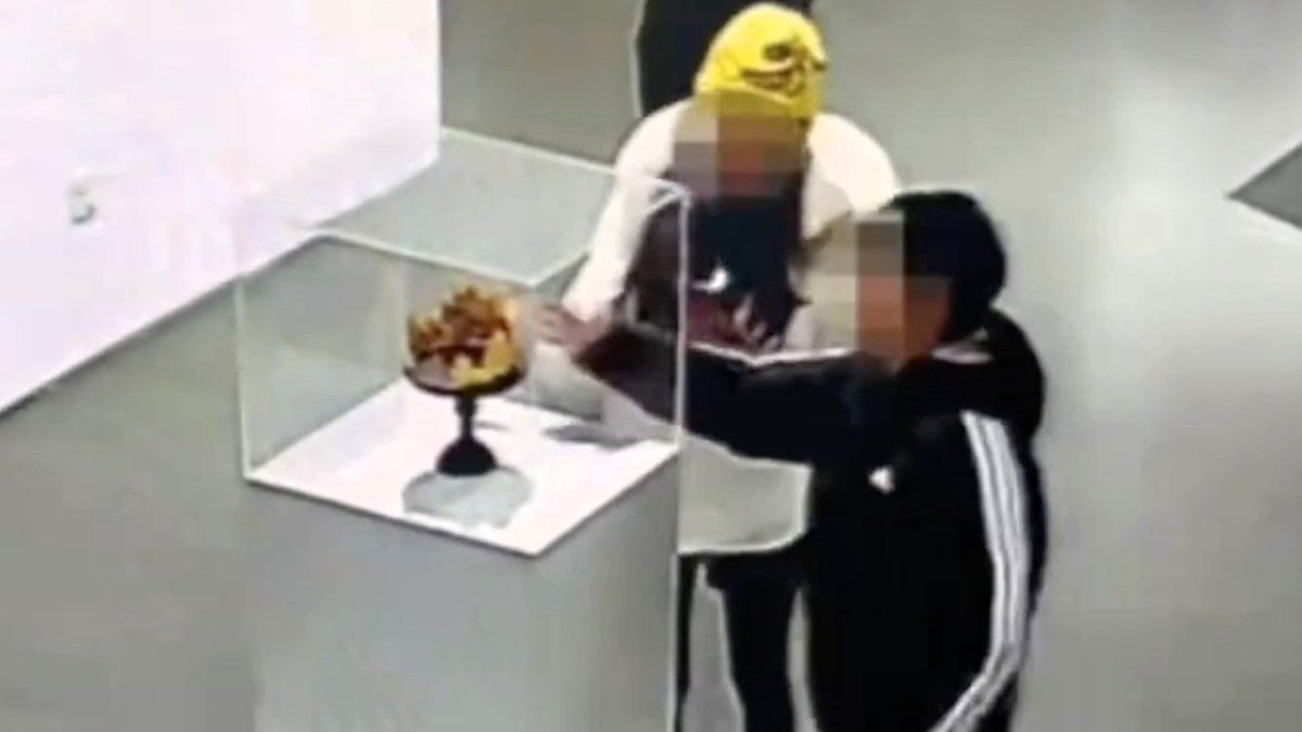 Un enfant fait tomber une couronne d'or dans un musée : un sinistre incident à Pékin
