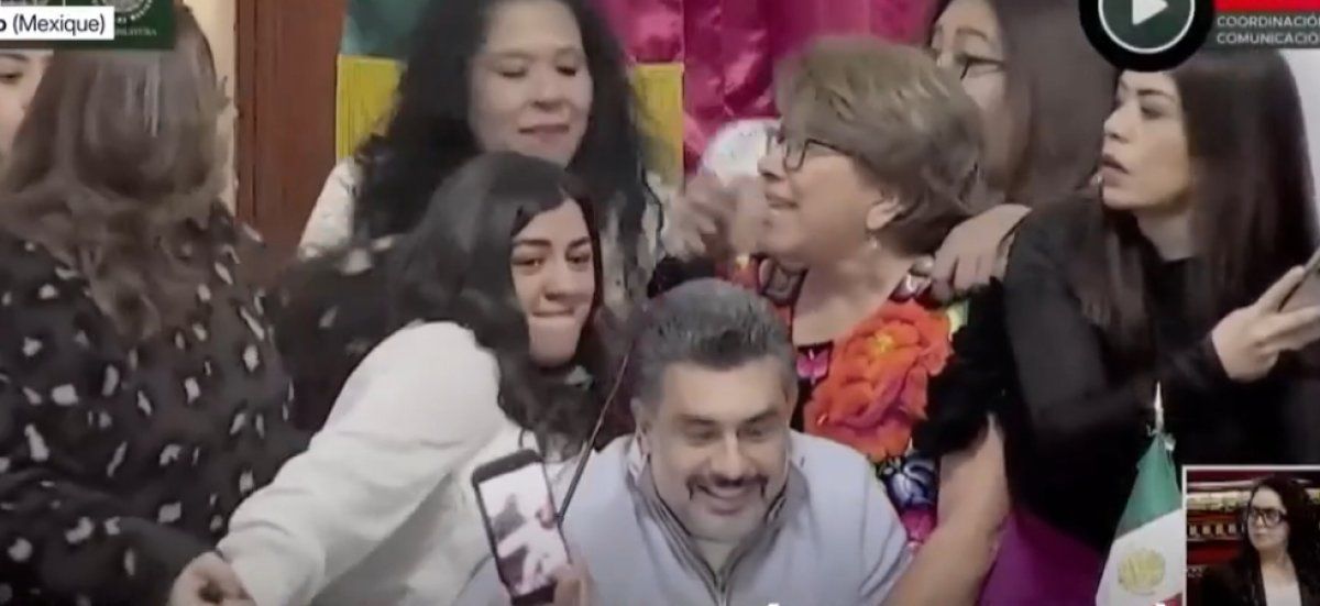 Une bagarre chaotique secoue le Parlement de l'État de Mexico