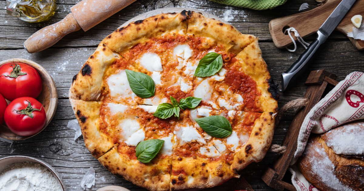 La pizza napolitaine révélée : secrets d'une pâte parfaite