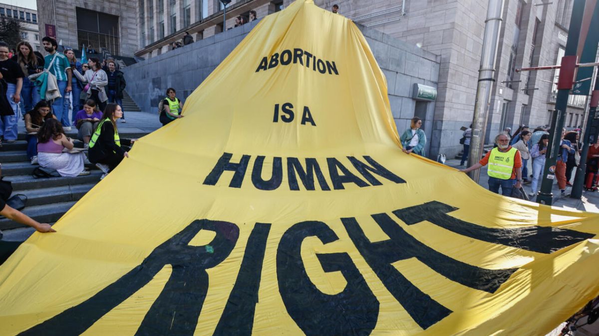 Accès à l'IVG : le Parlement européen appelle à l'action