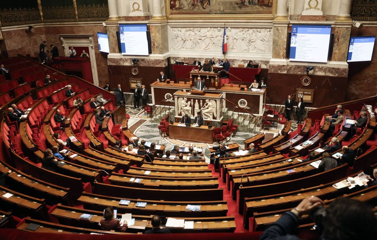 Une loi historique réhabilite les femmes condamnées pour avortement avant 1975