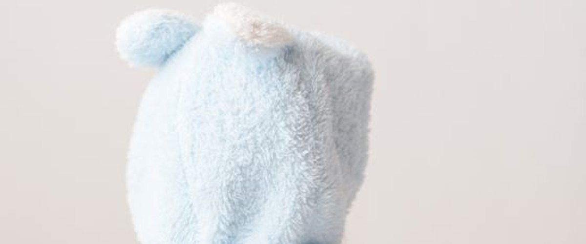 Tragédie à la maison : un jeune enfant décède accidentellement à cause d'une grenouillère