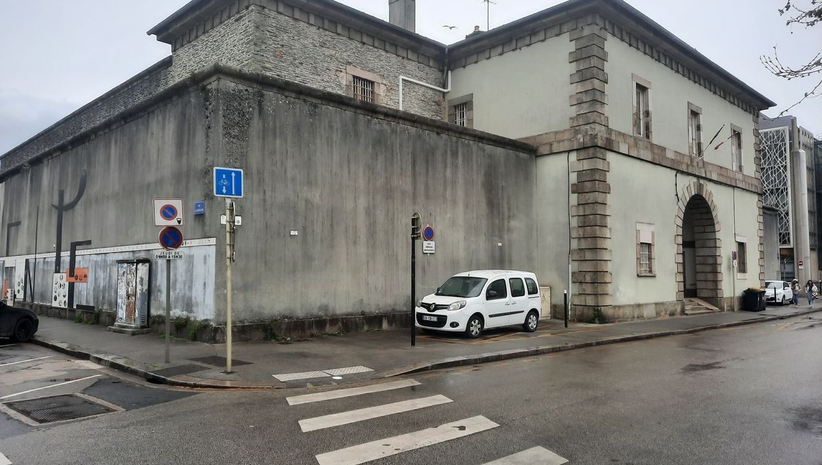 Un surveillant de prison héroïque sauve une jeune femme d'une agression à Cherbourg